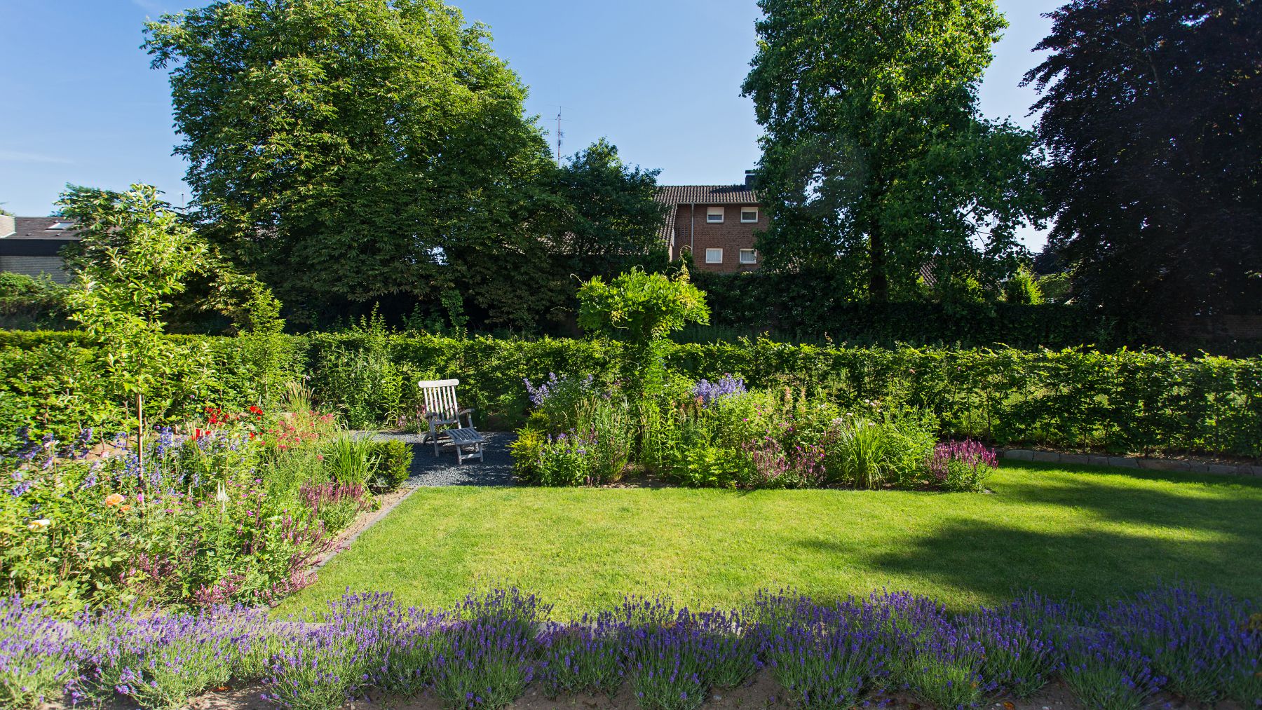 2.1 Ein Blumenmeer lädt zum Verweilen ein - Familiengarten in Bocholt