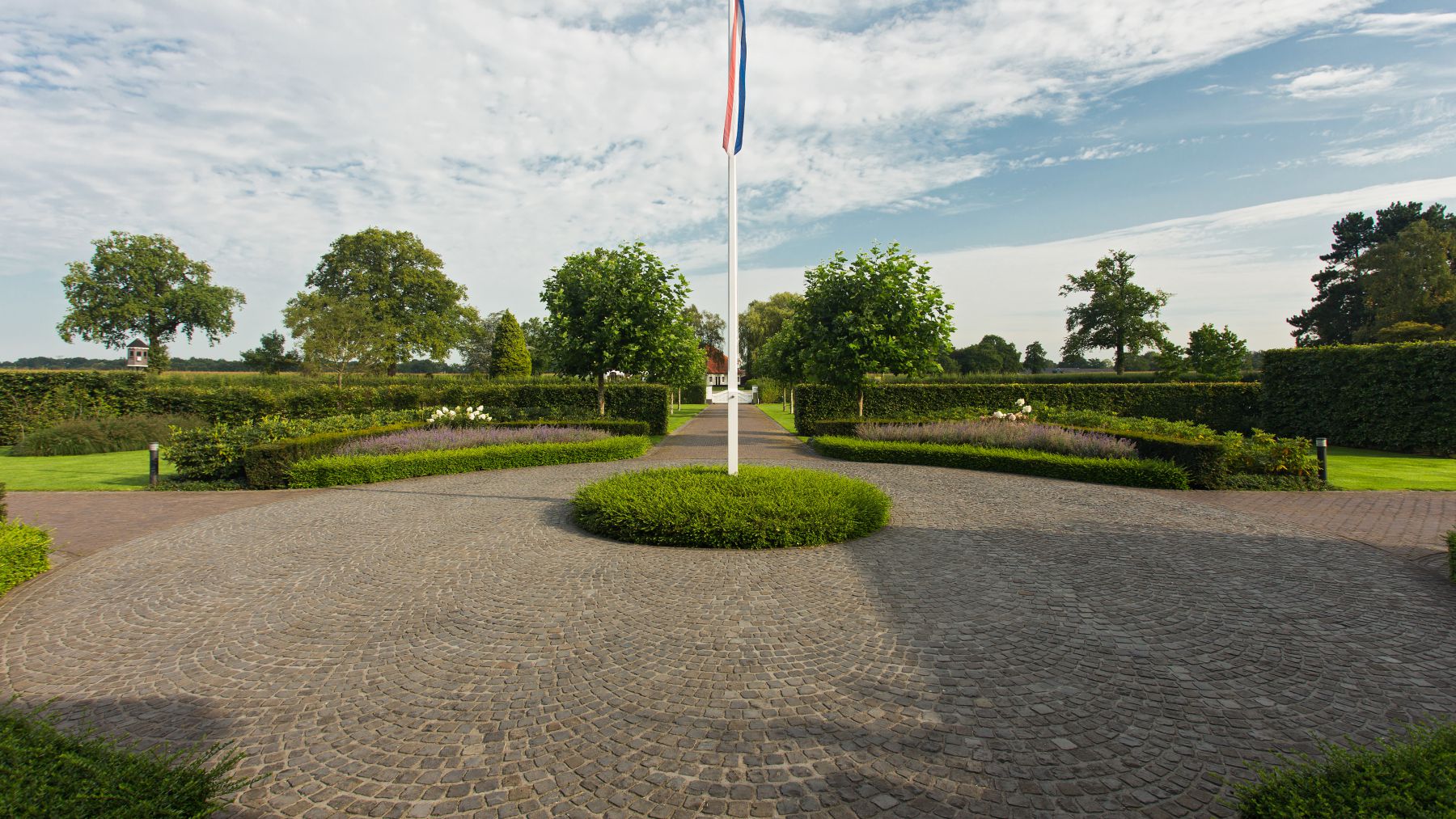 2.4 Großzügige Poolanlage in Villengarten in Doetinchem (NL)