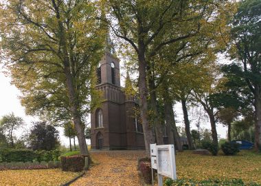 7.1 Gestaltung der Außenanlagen verschiedener Kirchen