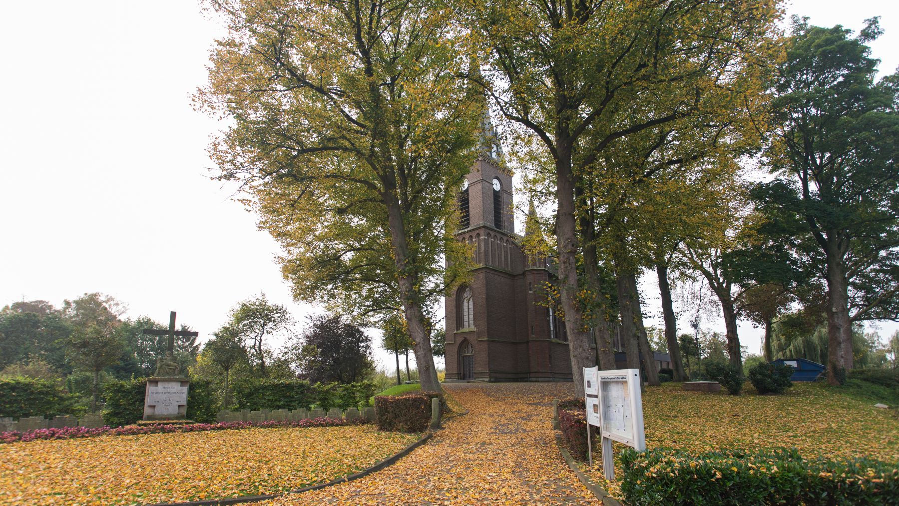 7.1 Gestaltung der Außenanlagen verschiedener Kirchen