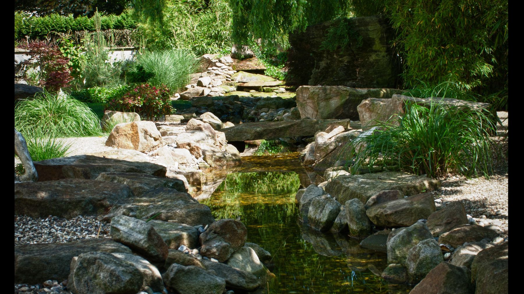 2.9 Ausstrahlung der Elemente - Naturgarten mit Glanzrolle für Stein und Wasser