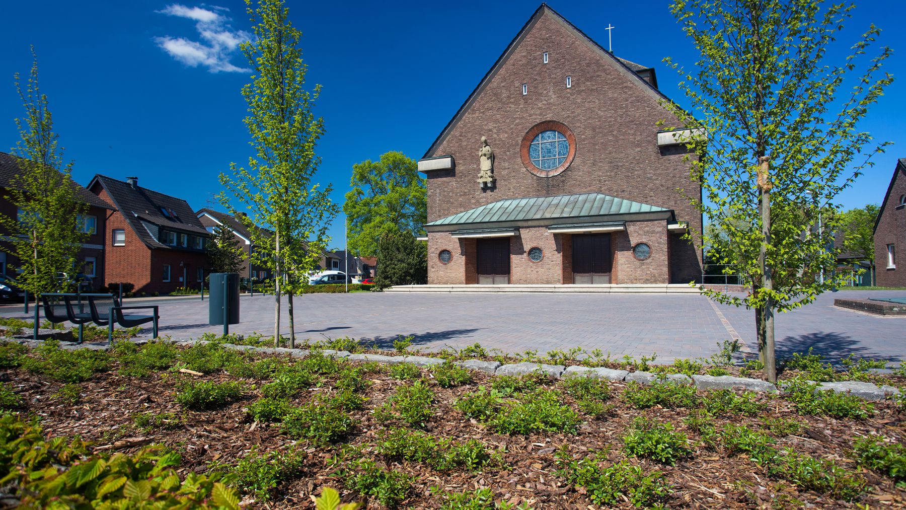 7.1 Gestaltung der Außenanlagen verschiedener Kirchen