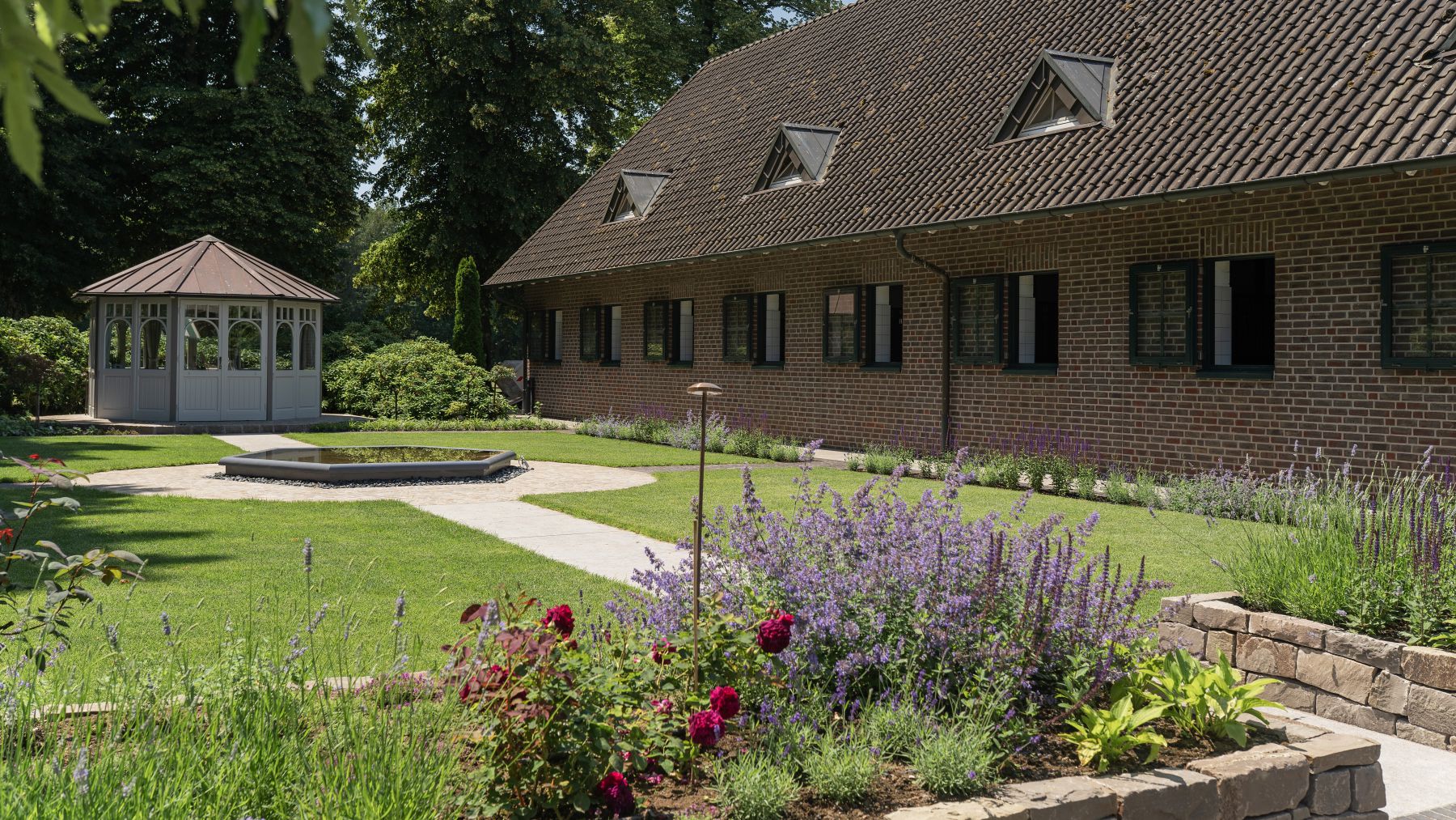 2.3 Harmonischer Landhausgarten - ein Rückzugsort mitten in der Natur in Barlo