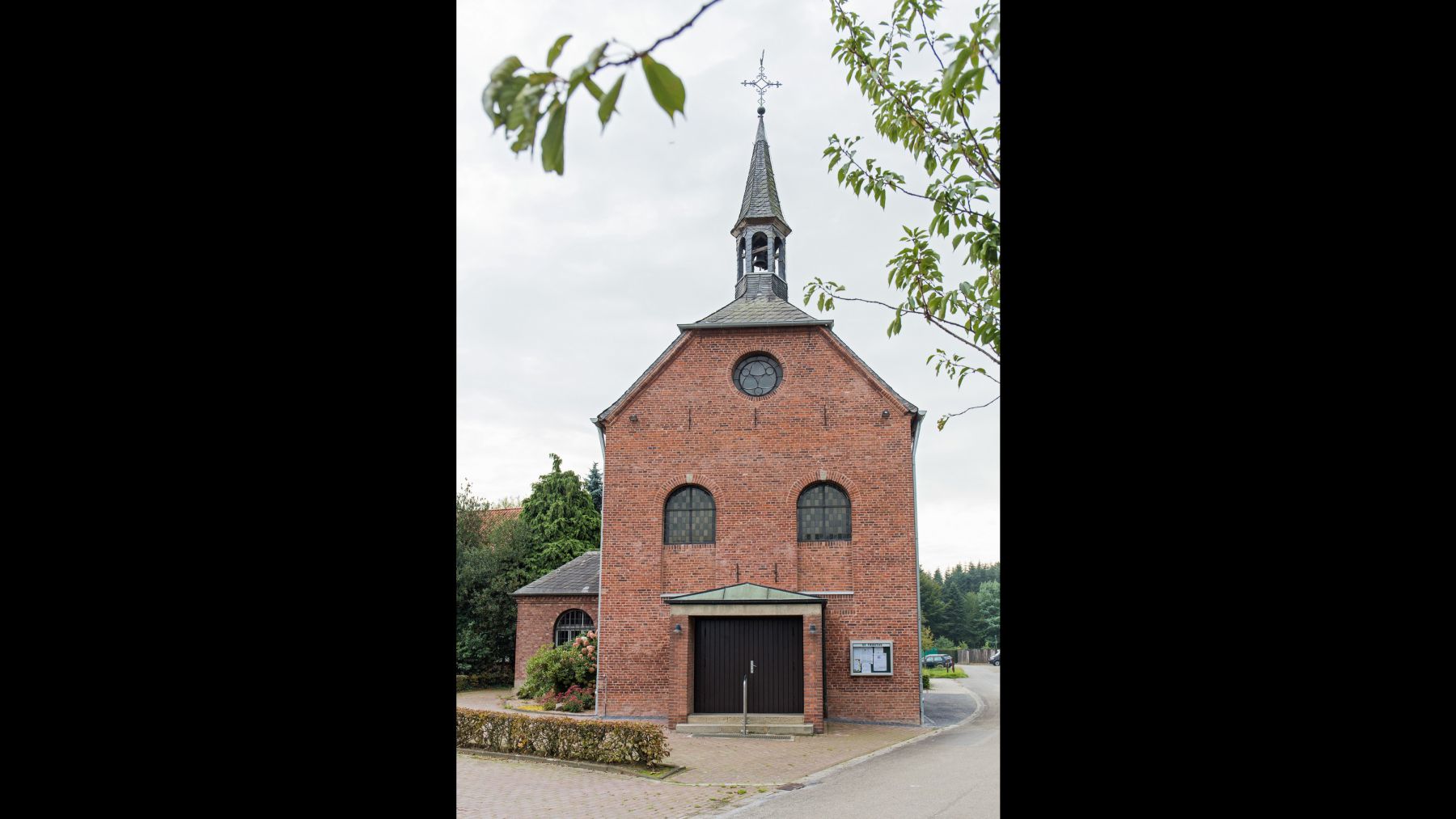 7.1 Gestaltung der Außenanlagen verschiedener Kirchen